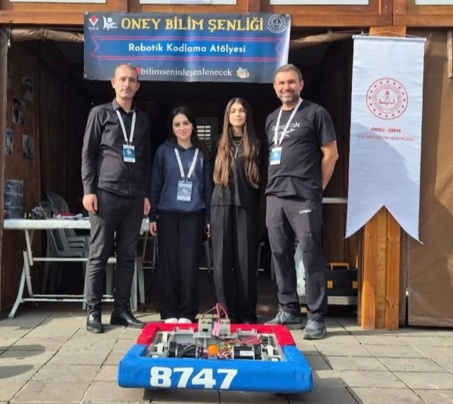 Oney Bilim Şenliği'nde robot ve takım